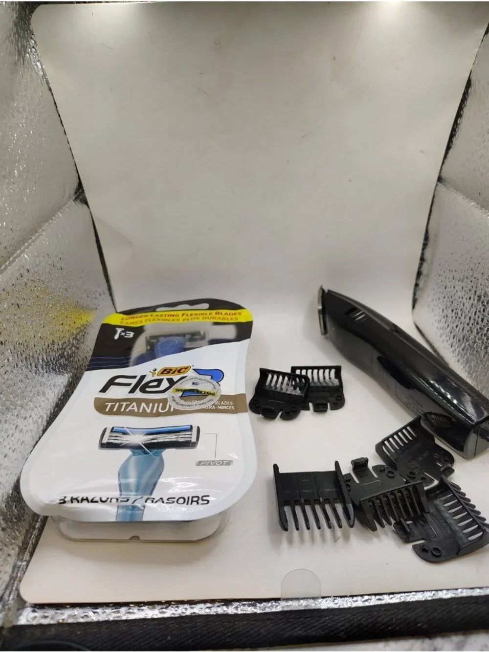 Lot Of 2 Bic Flex 3 Titanium Men's -Blade Disposable  Razors 3-Pack New/clippers